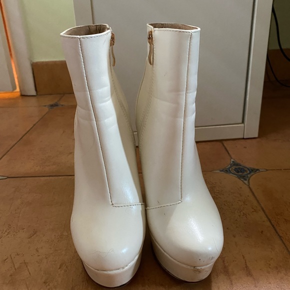 White booties, SIZE 6 from Azalea Wang - Picture 3 of 8